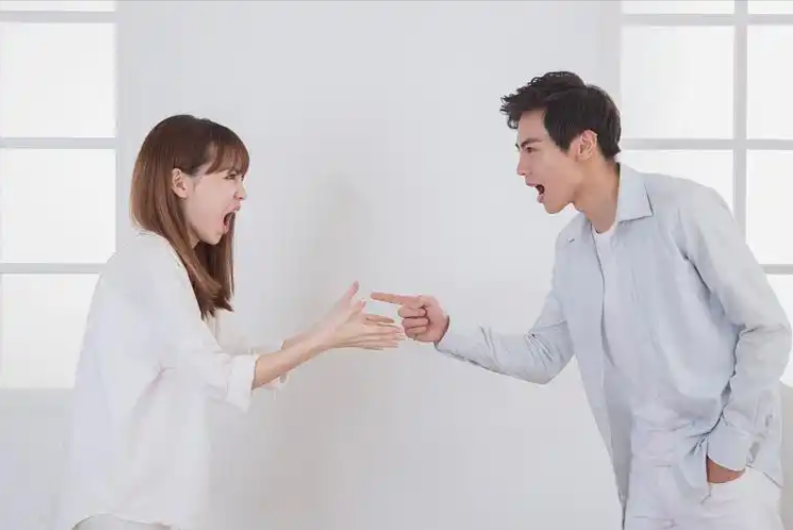 徐州有侦探公司吗：女方离婚净身出户还需要给抚养费吗